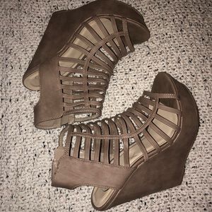 Taupe wedges